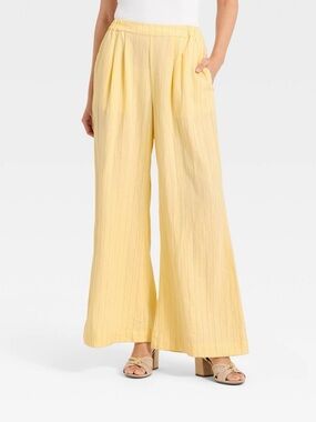 Relaxed linen trousers